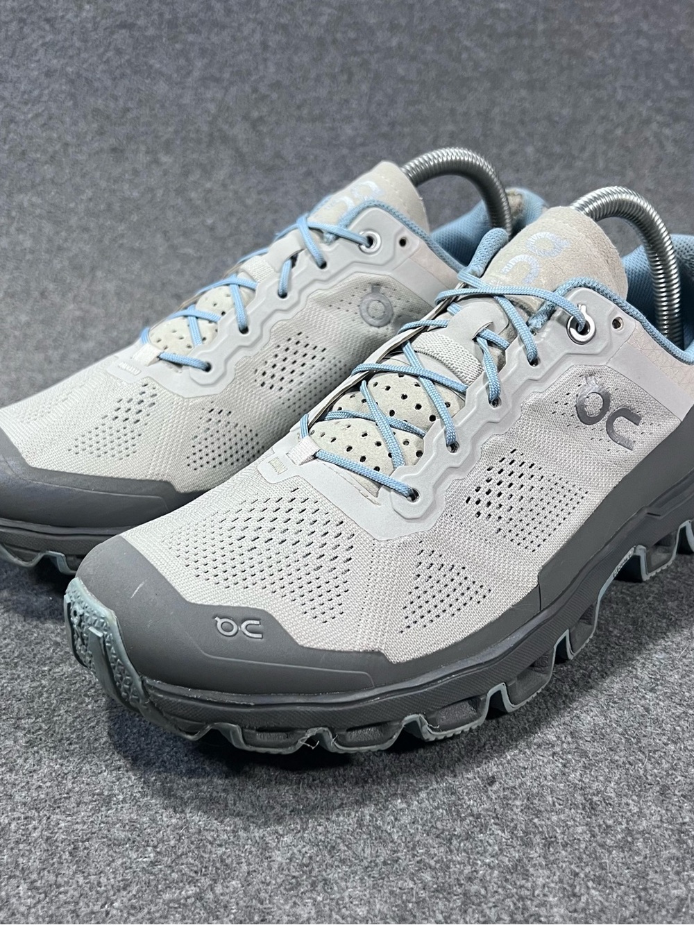 On Cloudventure Women’s Trail Running Shoes Sz 8.5 Sand Shadow Beige Gray Hiking